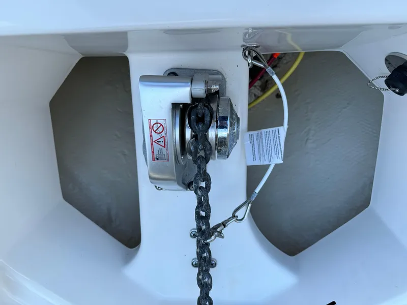 Slide: The Image of Robalo R242 Explorer 2022 - 48