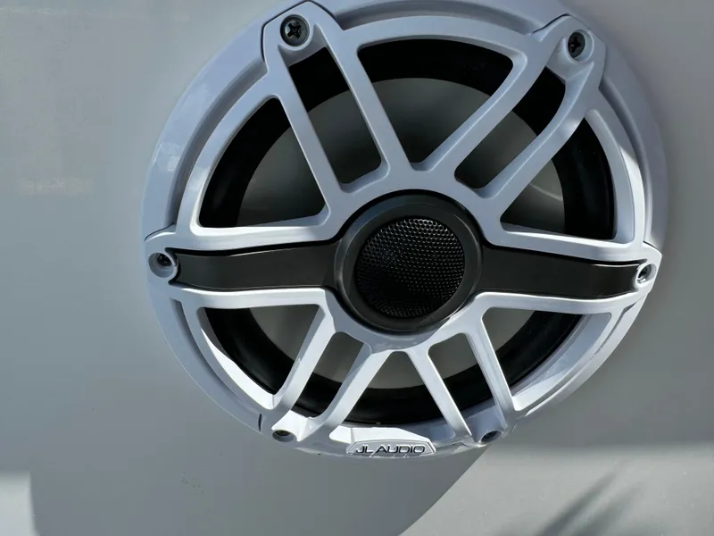 Slide: The Image of Robalo R242 Explorer 2022 - 52