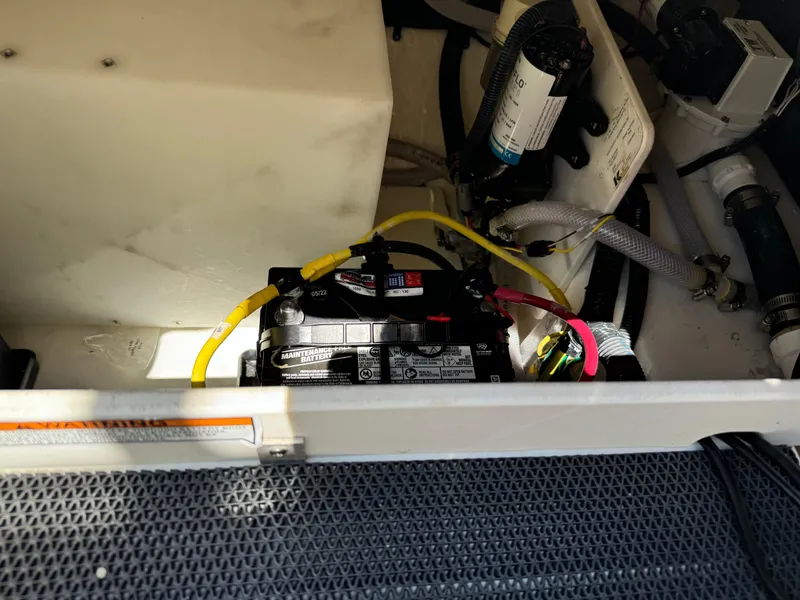 Slide: The Image of Robalo R242 Explorer 2022 - 54