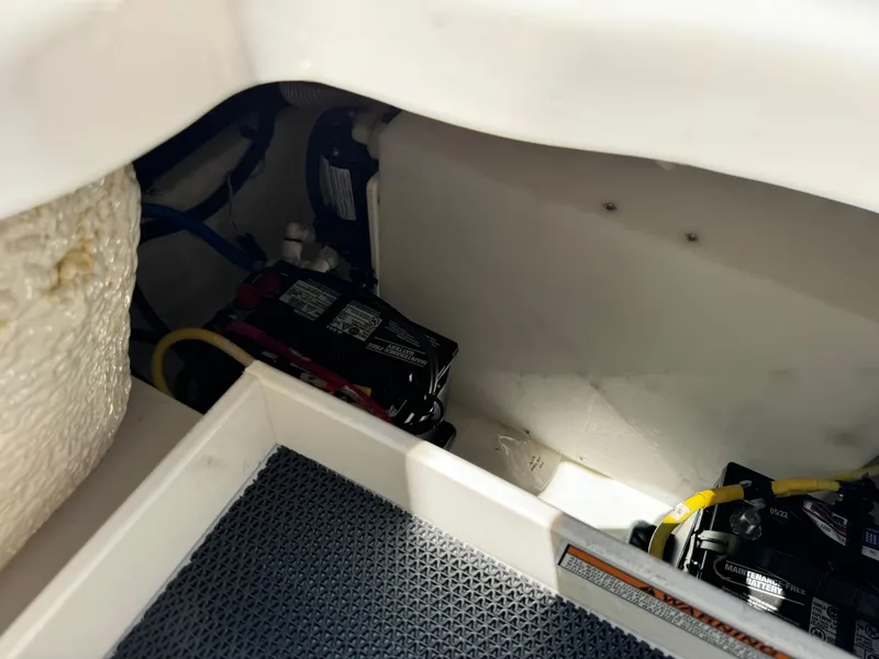 Slide: The Image of Robalo R242 Explorer 2022 - 55