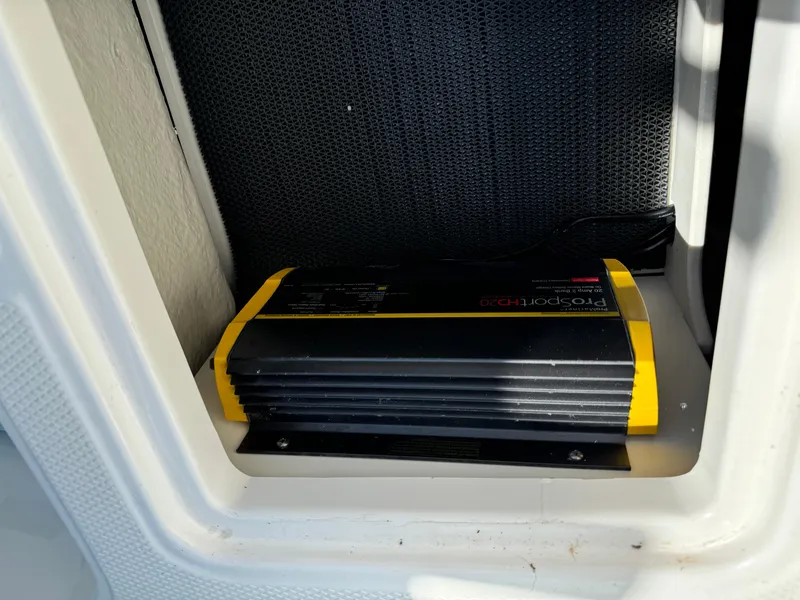 Slide: The Image of Robalo R242 Explorer 2022 - 56