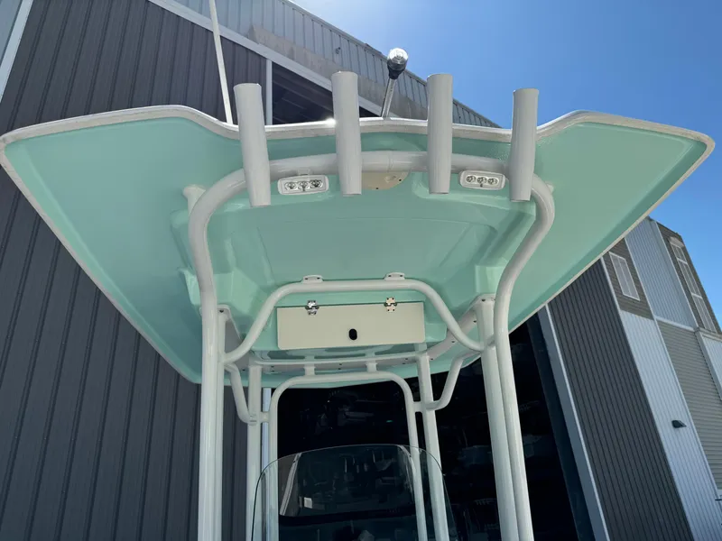 Slide: The Image of Robalo R242 Explorer 2022 - 6