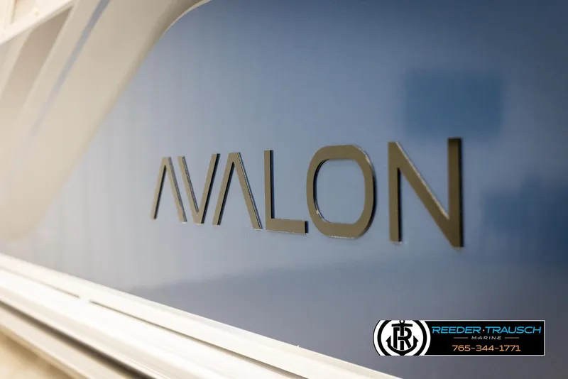 Slide: The Image of 2025 Avalon VLS QL logo on sleek blue surface, Reeder-Trausch Marine branding. - 40