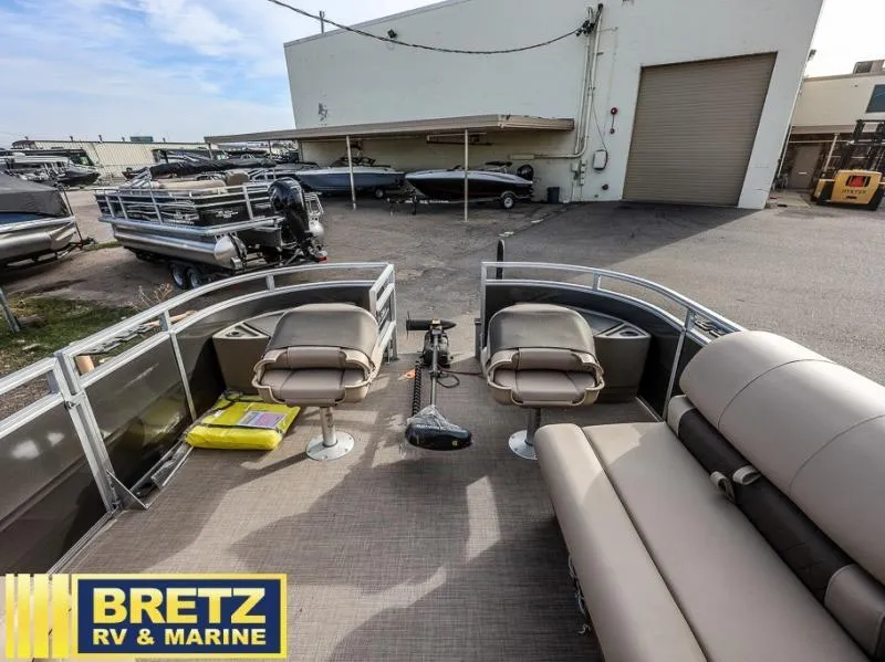 Slide: The Image of Fishin' Barge 20 DLX 2025 - 10