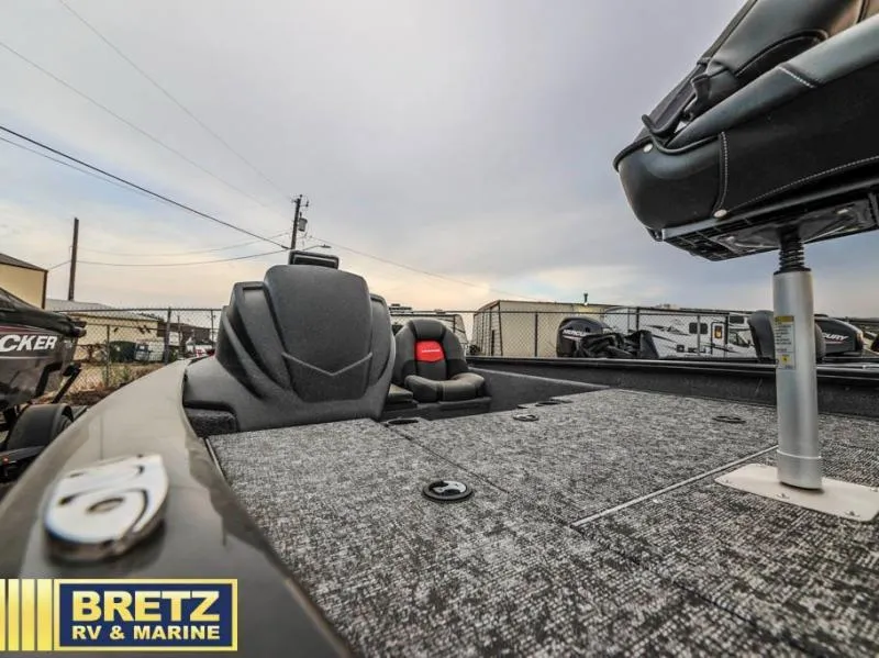 Slide: The Image of 2025 Pro Team 175 TXW boat interior at Bretz RV & Marine dealership. - 15