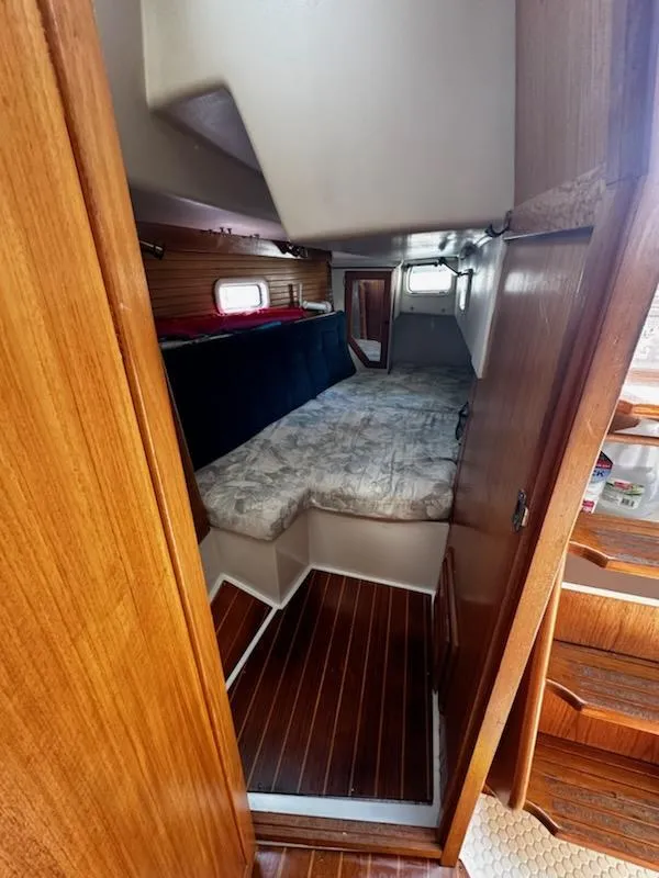 Slide: The Image of 1994 Catalina 36 yacht interior with cozy cabin and wooden finishes. - 31