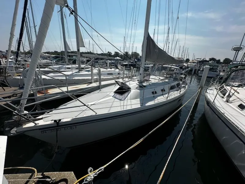 Slide: The Image of 1994 Catalina 36 sailboat docked at a marina, surrounded by other boats. - 4