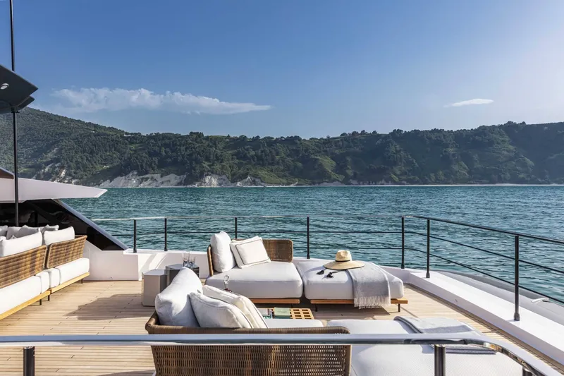 Slide: The Image of Custom SAETTA 106' 2025 - 21