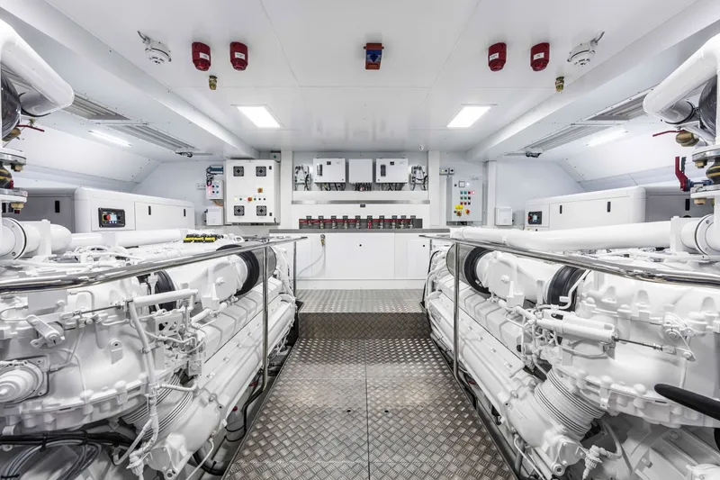 Slide: The Image of Custom SAETTA 106' 2025 - 24