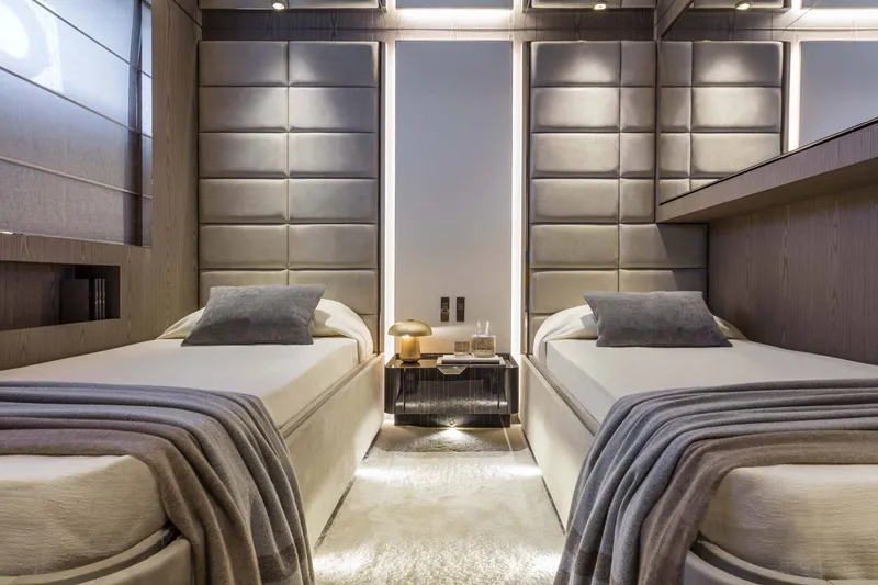 Slide: The Image of Custom SAETTA 106' 2025 - 28