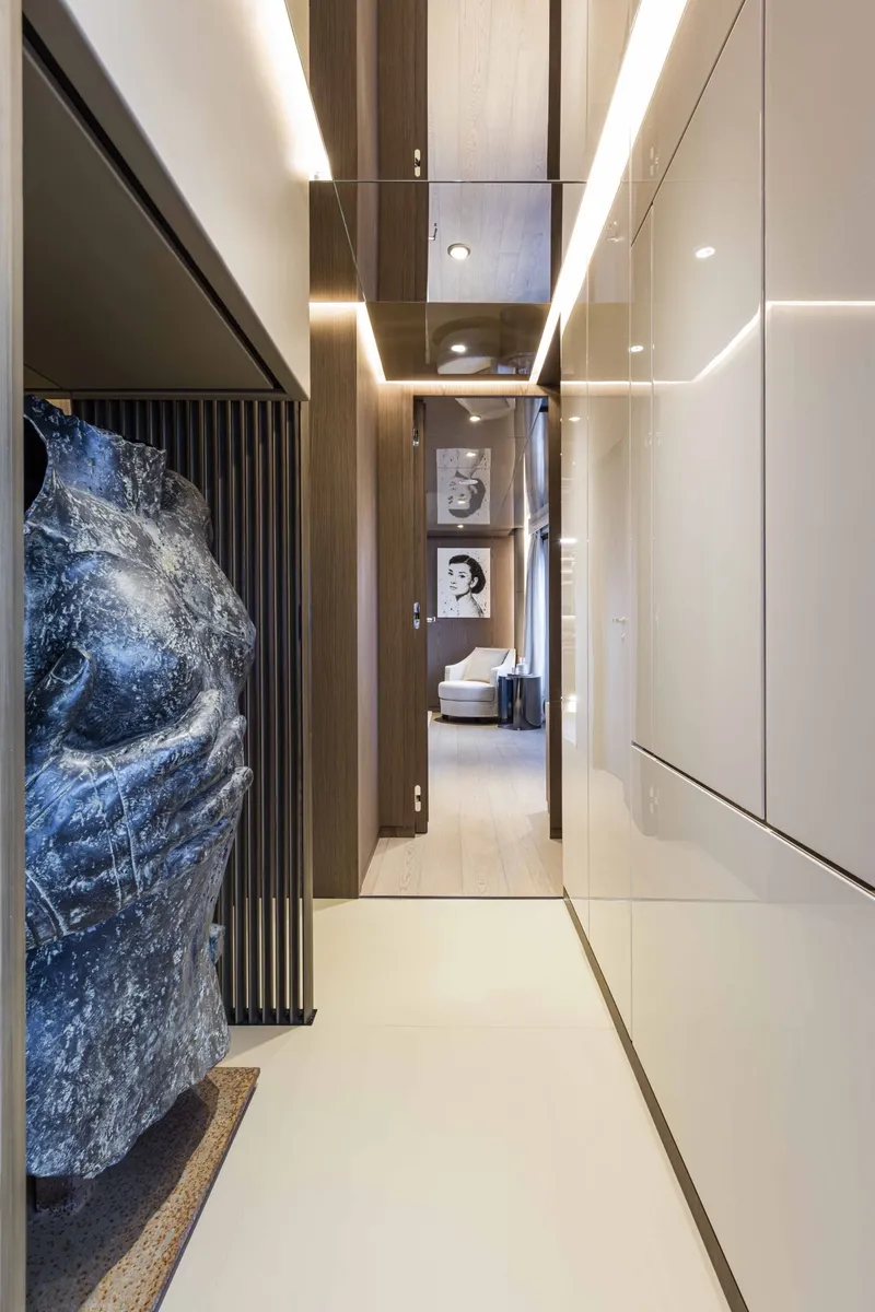 Slide: The Image of Custom SAETTA 106' 2026 - 32