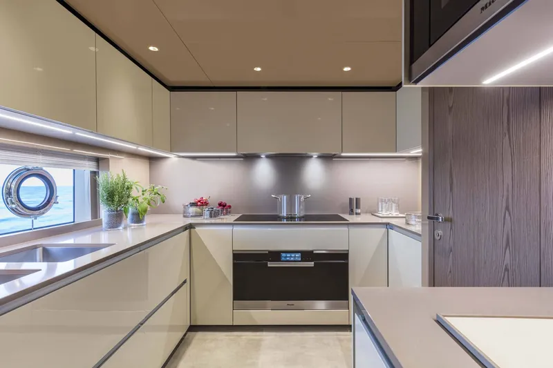 Slide: The Image of Custom SAETTA 106' 2026 - 36