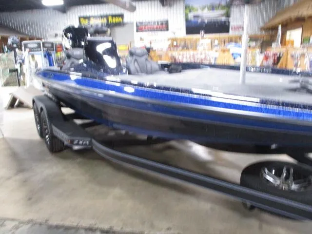 Slide: The Image of Skeeter ZXR19 2025 - 5