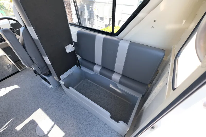 Slide: The Image of Interior seating of 2025 Hewescraft 220 Ocean Pro ET HT boat. - 15