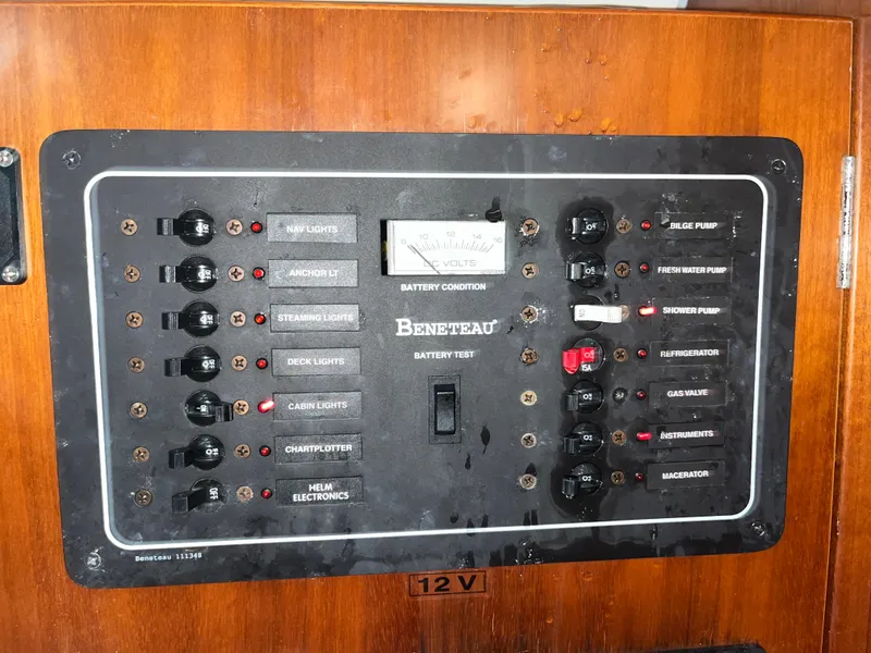 Slide: The Image of Control panel of a 2005 Beneteau Oceanis Clipper 373 sailboat. - 17