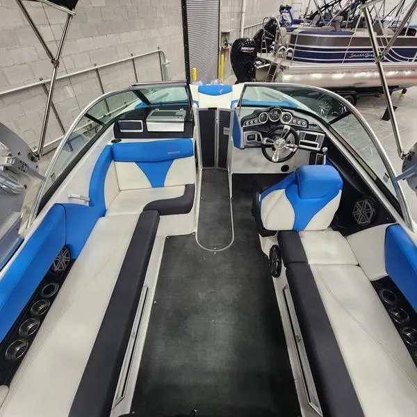 Slide: The Image of MasterCraft X23 2017 - 10