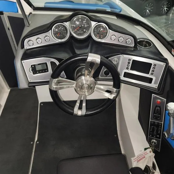 Slide: The Image of MasterCraft X23 2017 - 13