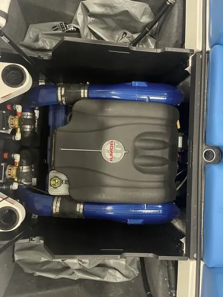 Slide: The Image of MasterCraft X23 2017 - 15