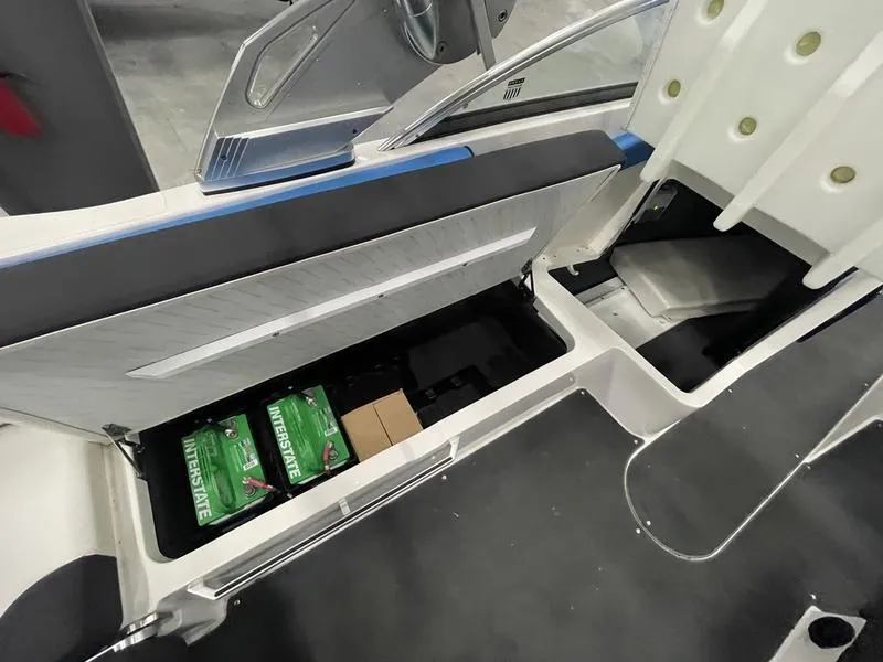 Slide: The Image of MasterCraft X23 2017 - 16