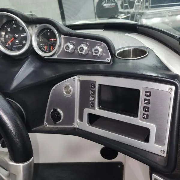 Slide: The Image of MasterCraft X23 2017 - 17