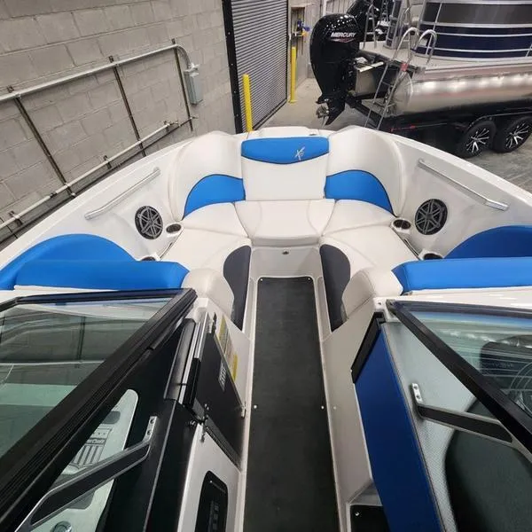 Slide: The Image of MasterCraft X23 2017 - 20