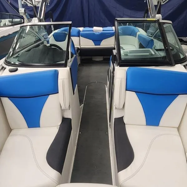 Slide: The Image of MasterCraft X23 2017 - 23