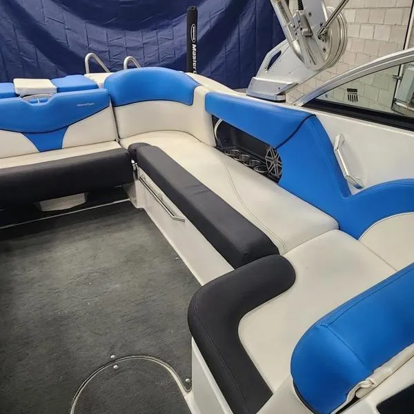 Slide: The Image of MasterCraft X23 2017 - 25