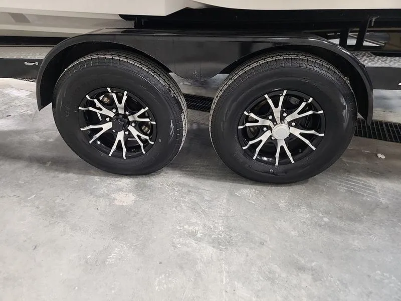 Slide: The Image of MasterCraft X23 2017 - 27