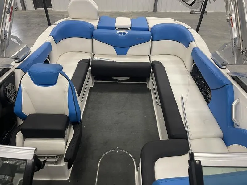 Slide: The Image of MasterCraft X23 2017 - 4