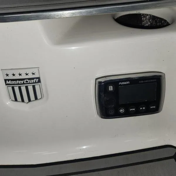 Slide: The Image of MasterCraft X23 2017 - 6