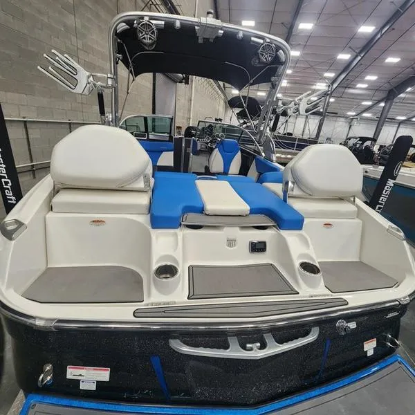 Slide: The Image of MasterCraft X23 2017 - 7