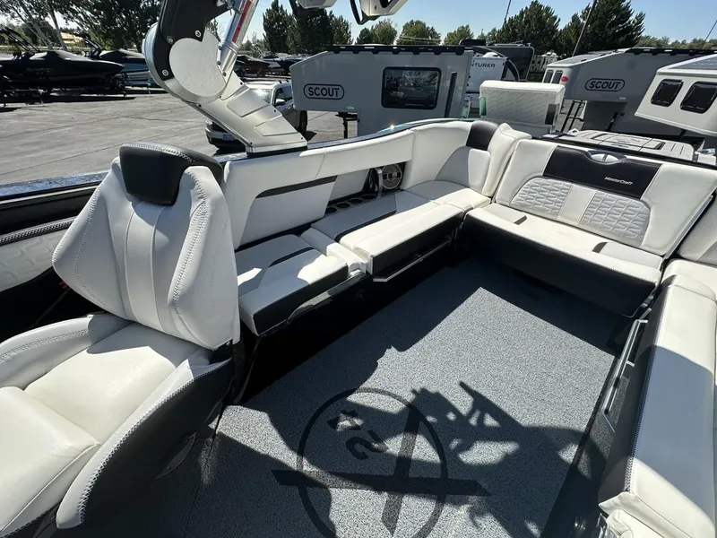 Slide: The Image of MasterCraft X24 2019 - 10