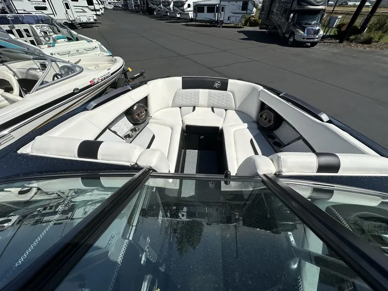 Slide: The Image of MasterCraft X24 2019 - 12