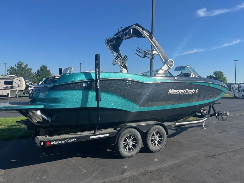 Slide: The Image of MasterCraft X24 2019 - 4
