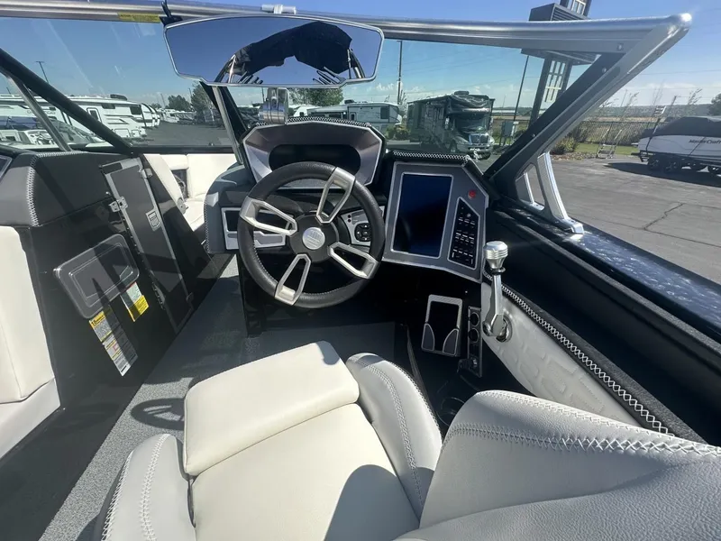 Slide: The Image of MasterCraft X24 2019 - 6