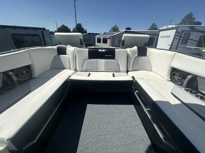 Slide: The Image of MasterCraft X24 2019 - 8