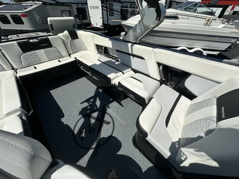 Slide: The Image of MasterCraft X24 2019 - 9