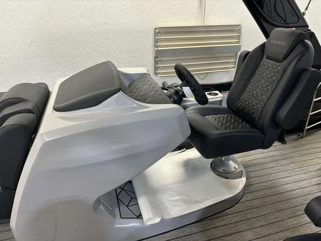 Slide: The Image of Harris GRAND MARINER 250 SLDH 2025 - 15