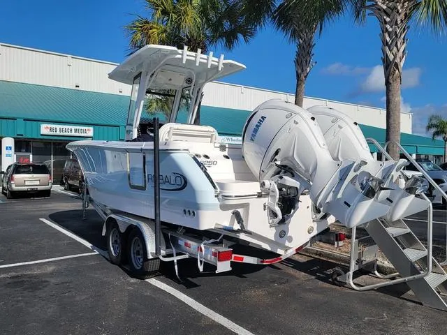 Slide: The Image of Robalo R250 Center Console 2025 - 10