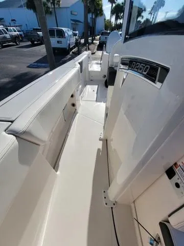 Slide: The Image of Robalo R250 Center Console 2025 - 19