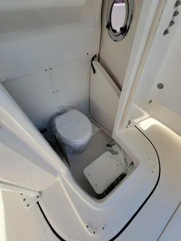 Slide: The Image of Robalo R250 Center Console 2025 - 21