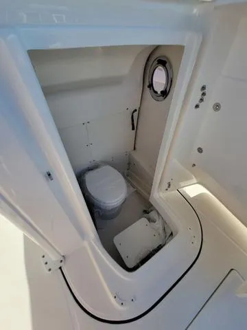 Slide: The Image of Robalo R250 Center Console 2025 - 22