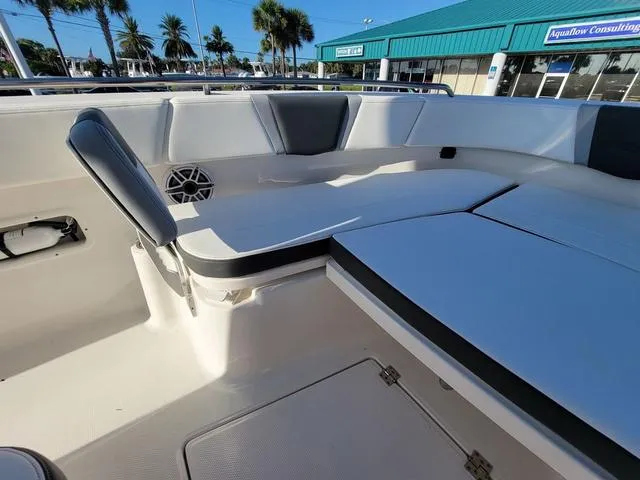 Slide: The Image of Robalo R250 Center Console 2025 - 27