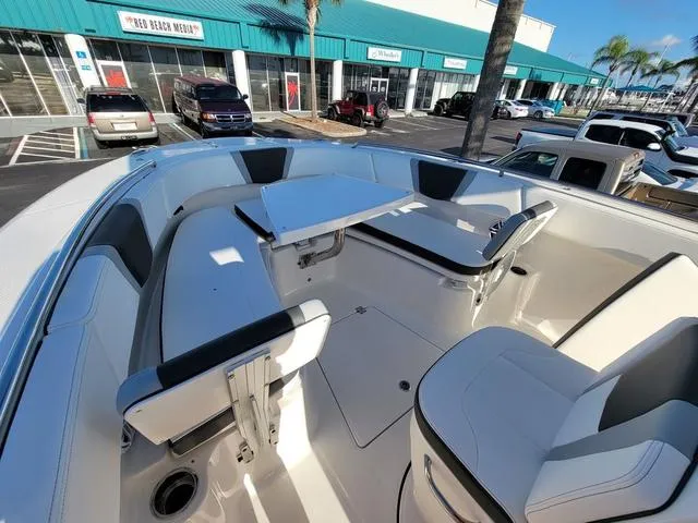 Slide: The Image of Robalo R250 Center Console 2025 - 30