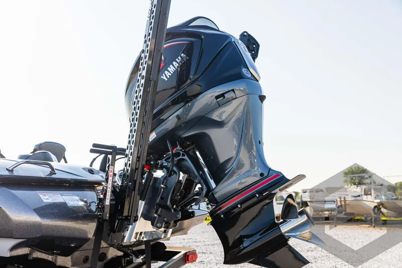 Slide: The Image of 2025 Skeeter ZXR 20 boat with Yamaha outboard motor, side view. - 18