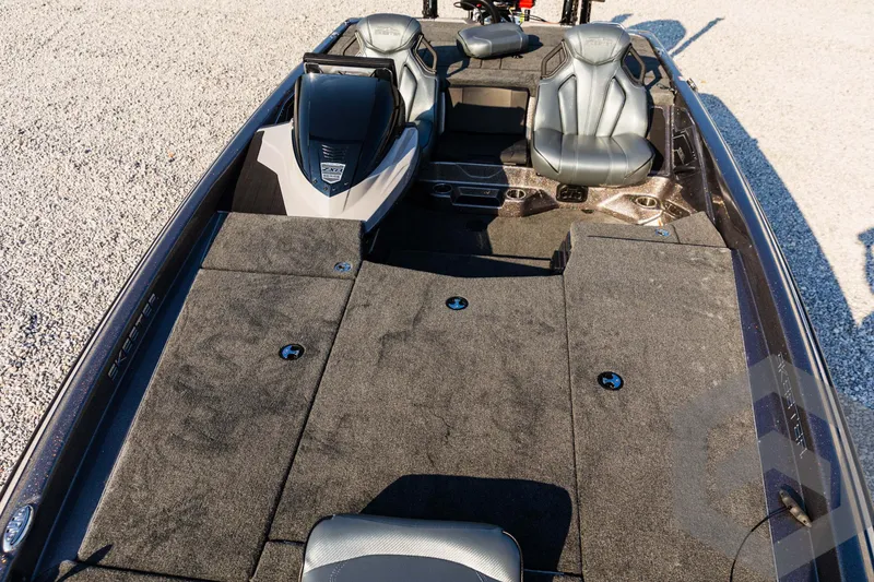 Slide: The Image of 2025 Skeeter ZXR 20 boat interior with spacious seating and carpeted deck. - 26