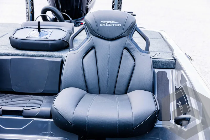 Slide: The Image of Skeeter ZXR 20 boat seat, 2025 model, featuring ergonomic design and sleek black upholstery. - 42