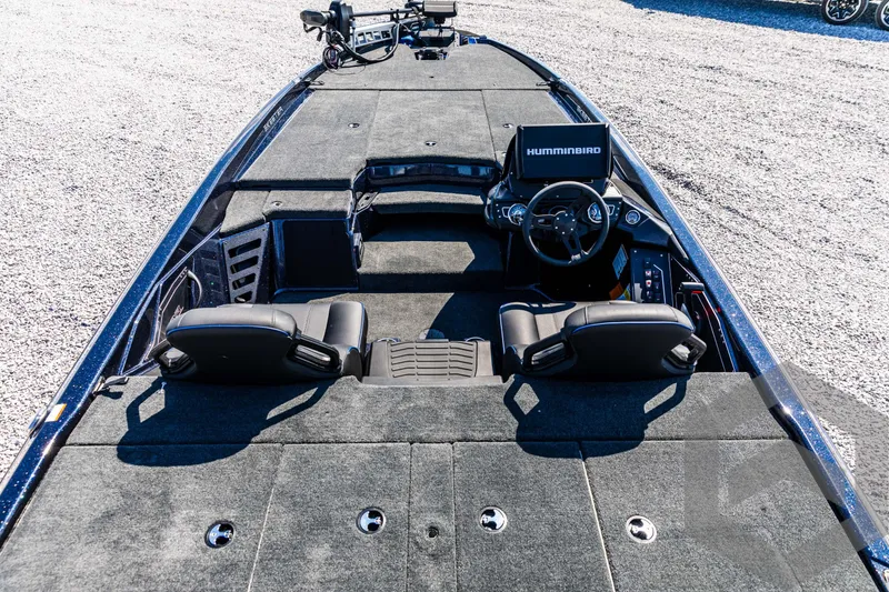 Slide: The Image of 2025 Skeeter ZXR 21 boat interior with advanced navigation system. - 25