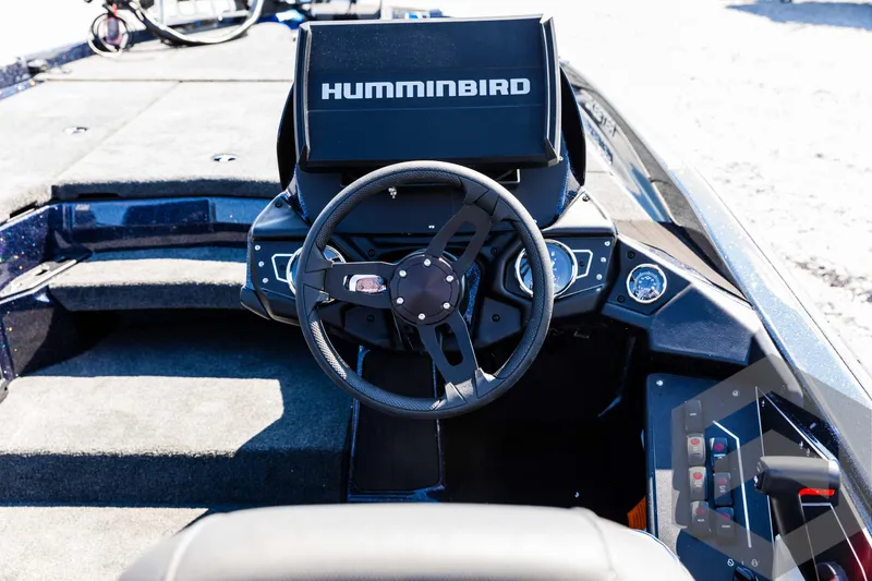 Slide: The Image of Steering console of 2025 Skeeter ZXR 21 boat with Humminbird electronics. - 47