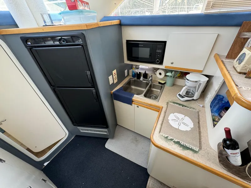 Slide: The Image of Cruisers Yachts 3580 Flybridge 1996 - 13